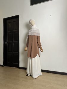 Muna in Reddish Brown (Free Pos) - Image 3