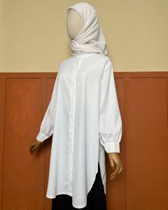 Muna in White (Free Pos)
