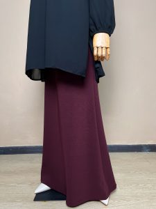 Madame Cléo Executive Skirt in Maroon