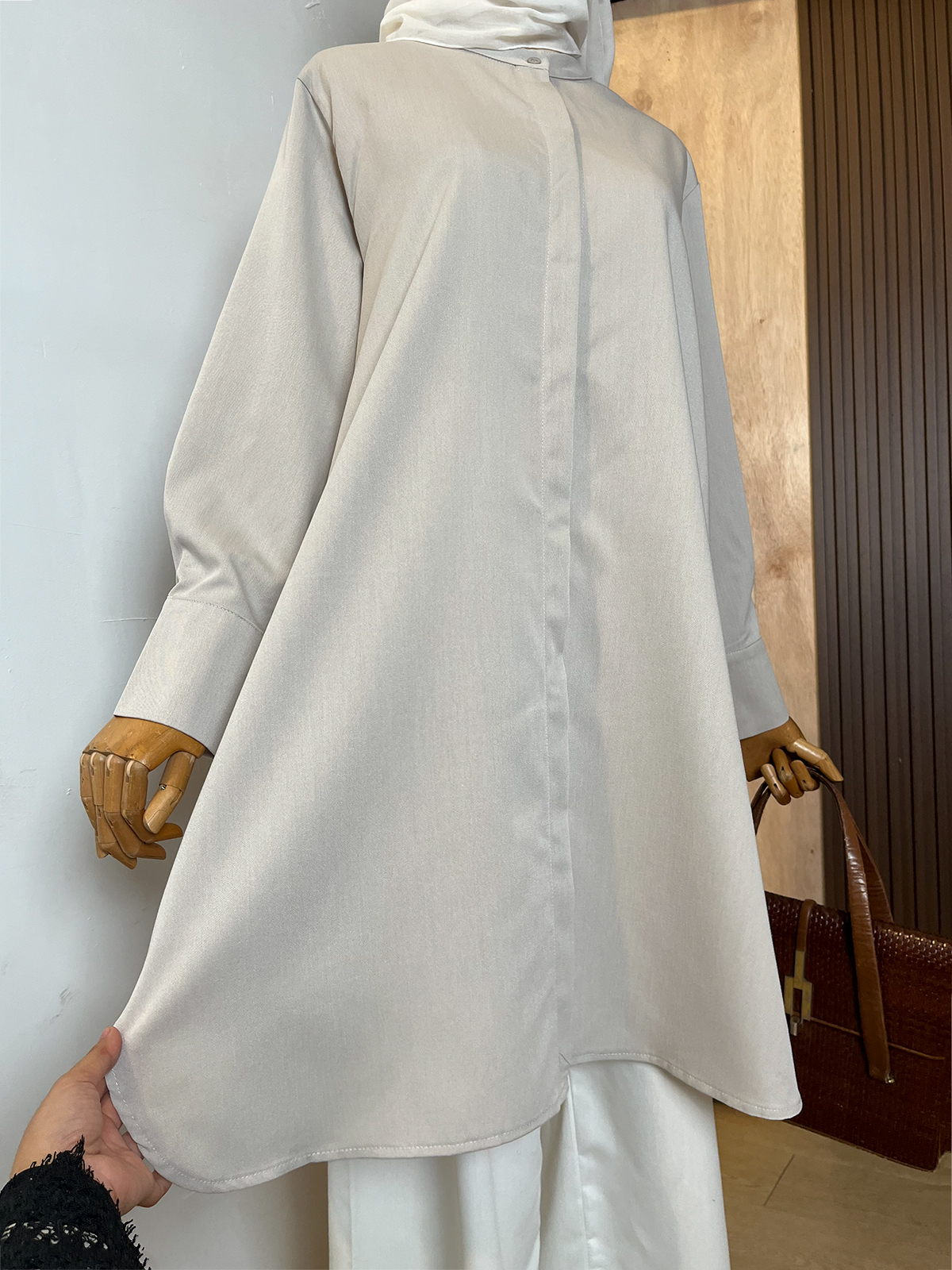 silver_grey_02 Hana in Beige Silver - Image 1